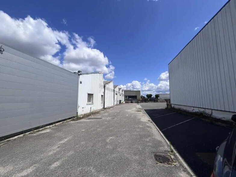Office in Pessac for lease - Building Photo - Image 3 of 11