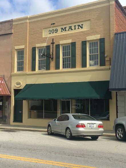 209 Main St, Edgefield, SC 29824 | LoopNet