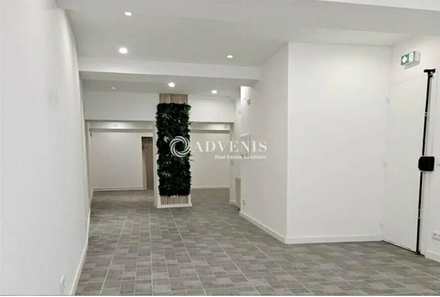 Retail in Perpignan for lease - Interior Photo - Image 2 of 2