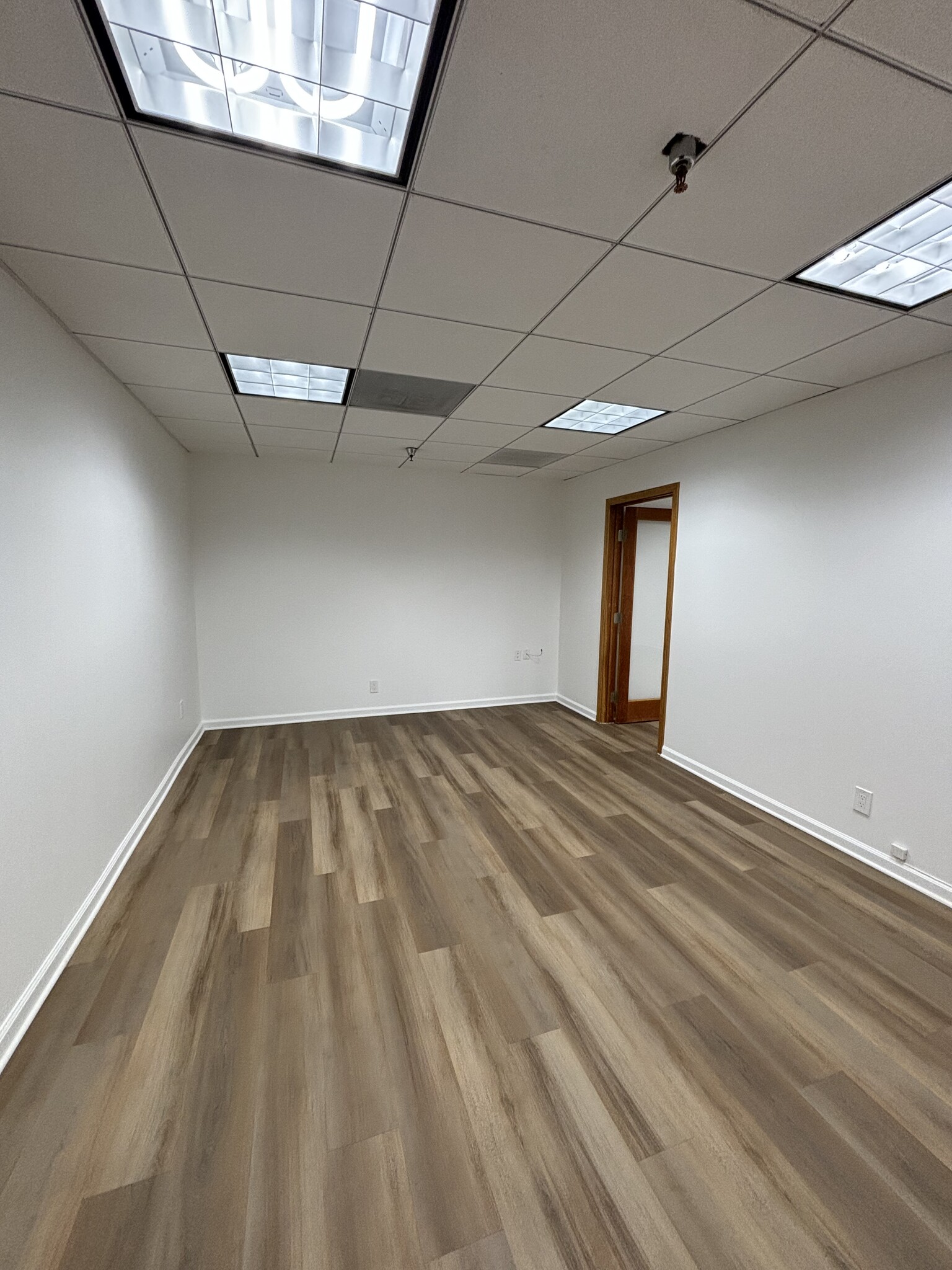 16200 Ventura Blvd, Encino, CA for lease Interior Photo- Image 1 of 5