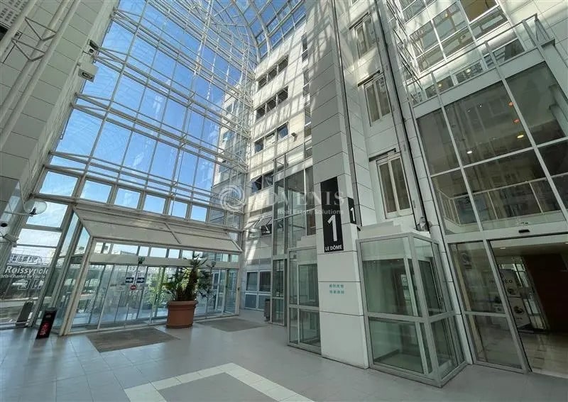 Office in Tremblay-en-France for lease - Building Photo - Image 1 of 7