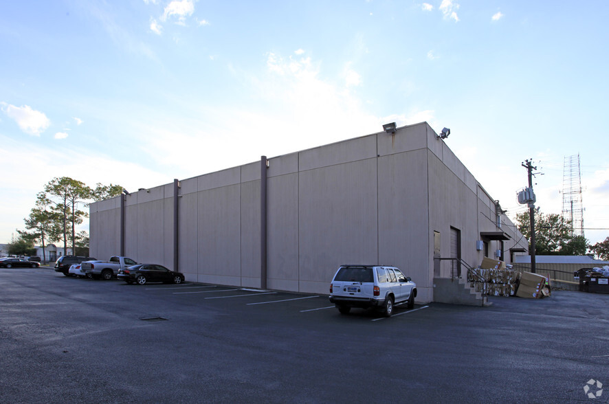 6116 Skyline Dr, Houston, TX for lease - Building Photo - Image 3 of 6