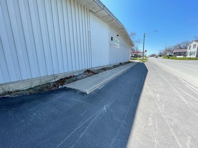 204 W Bourke, Macon, MO for sale - Building Photo - Image 2 of 15