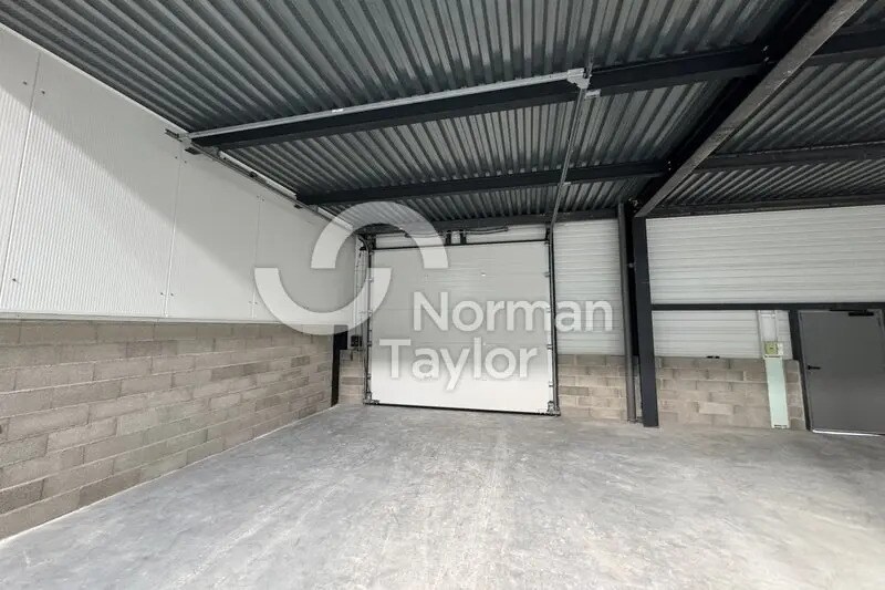 Flex in Nîmes for lease - Interior Photo - Image 3 of 13