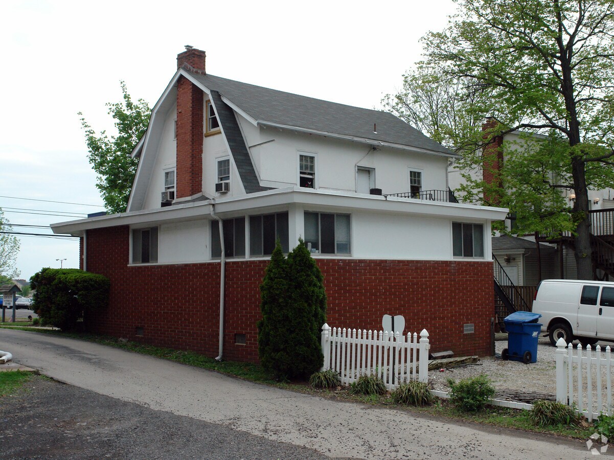 323 W Johnson Hwy, Norristown, PA 19401