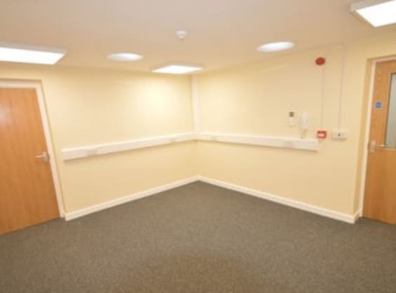 27 High St, Cowbridge for lease Interior Photo- Image 1 of 3
