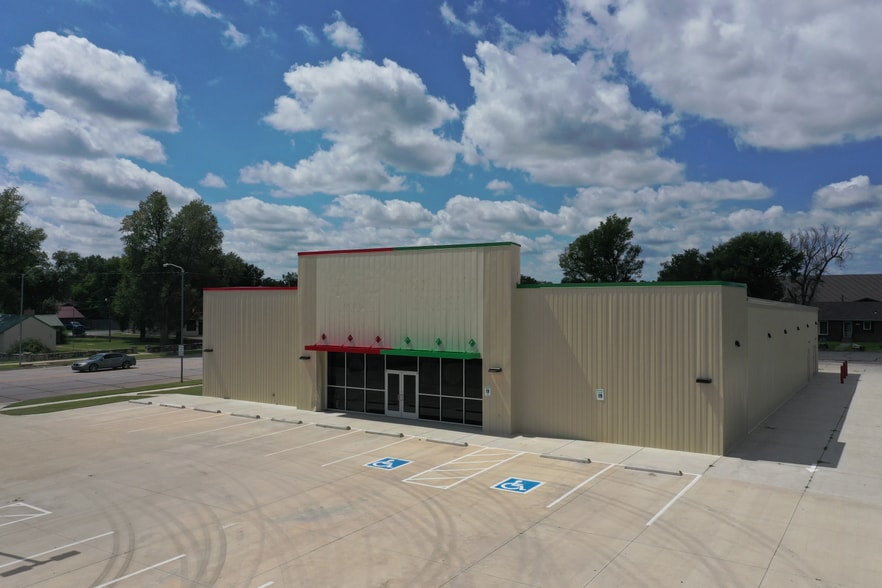 312 W Carthage St, Meade, KS for sale - Building Photo - Image 2 of 10
