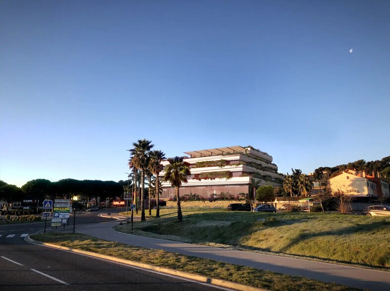 285 Avenue Marcel Paul (Rd 63), La Seyne-sur-Mer for lease - Building Photo - Image 2 of 12