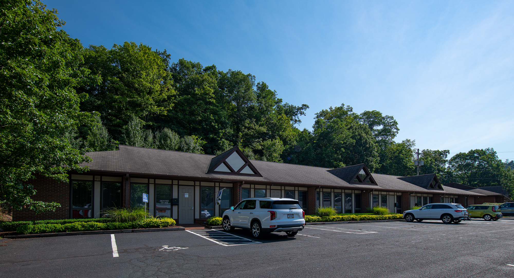 777-785 Pine Valley Dr, Pittsburgh, PA for lease Building Photo- Image 1 of 6