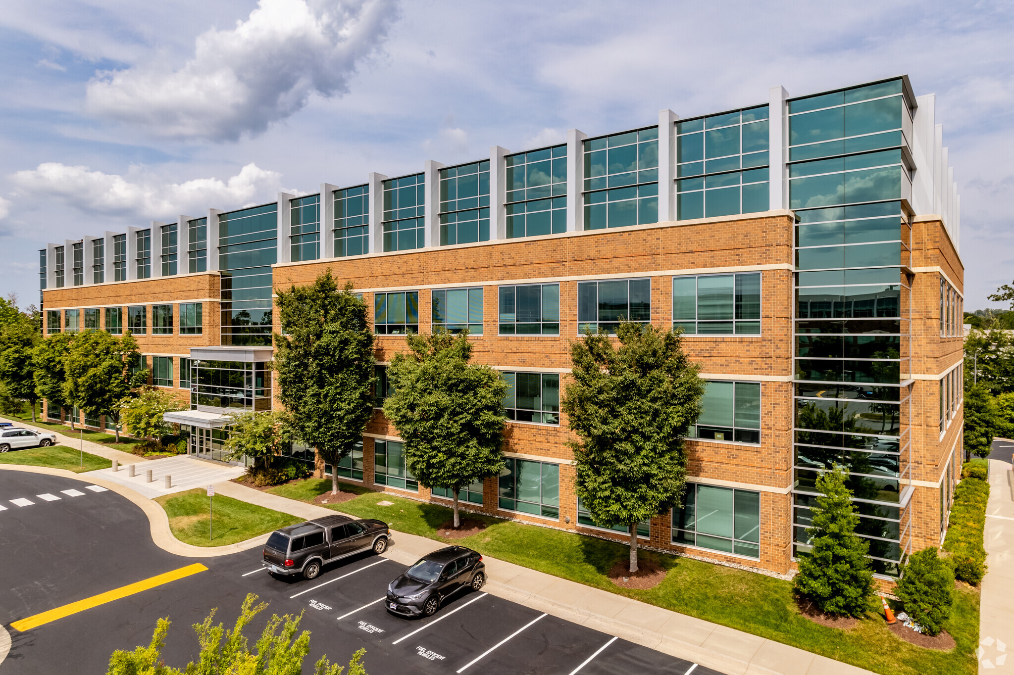 45600 Woodland Rd, Sterling, VA for lease Building Photo- Image 1 of 14