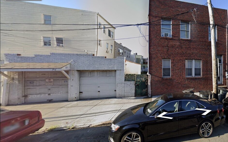 5556 61st St, Maspeth, NY for sale - Building Photo - Image 1 of 1