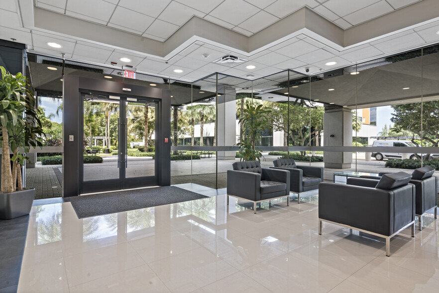 3450 Lakeside Dr, Miramar, FL for lease - Interior Photo - Image 2 of 8