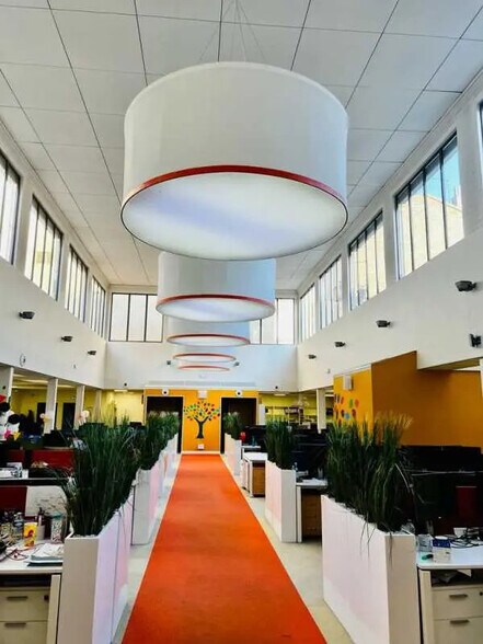 Office in Lyon for lease - Interior Photo - Image 3 of 5