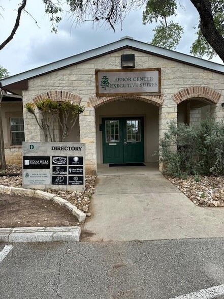 800 W Highway 290, Dripping Springs, TX for lease - Building Photo - Image 2 of 15