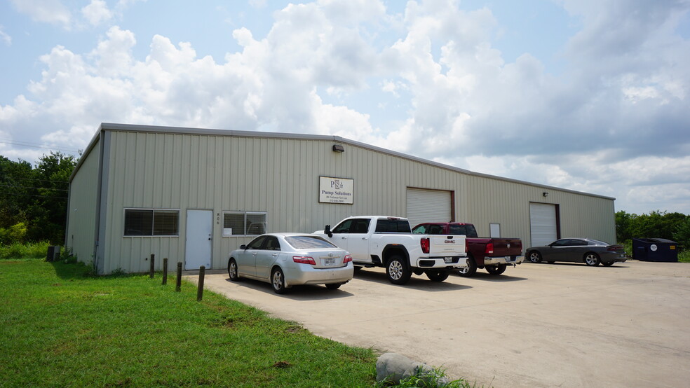 806 Tradesmens Park Loop, Hutto, TX for lease - Primary Photo - Image 1 of 9