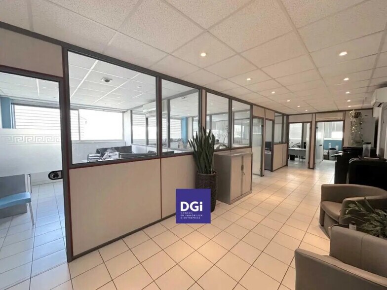 Office in Nîmes for lease - Interior Photo - Image 1 of 6
