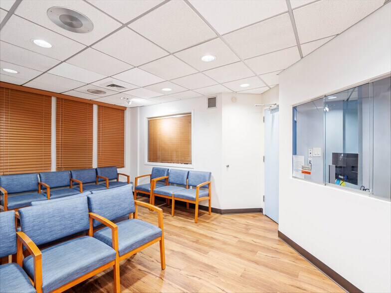 157 E 72nd St, New York, NY for sale - Building Photo - Image 2 of 8