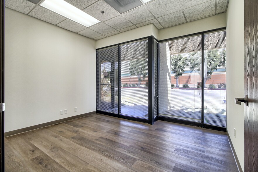 4435 McGrath St, Ventura, CA for lease - Building Photo - Image 3 of 13