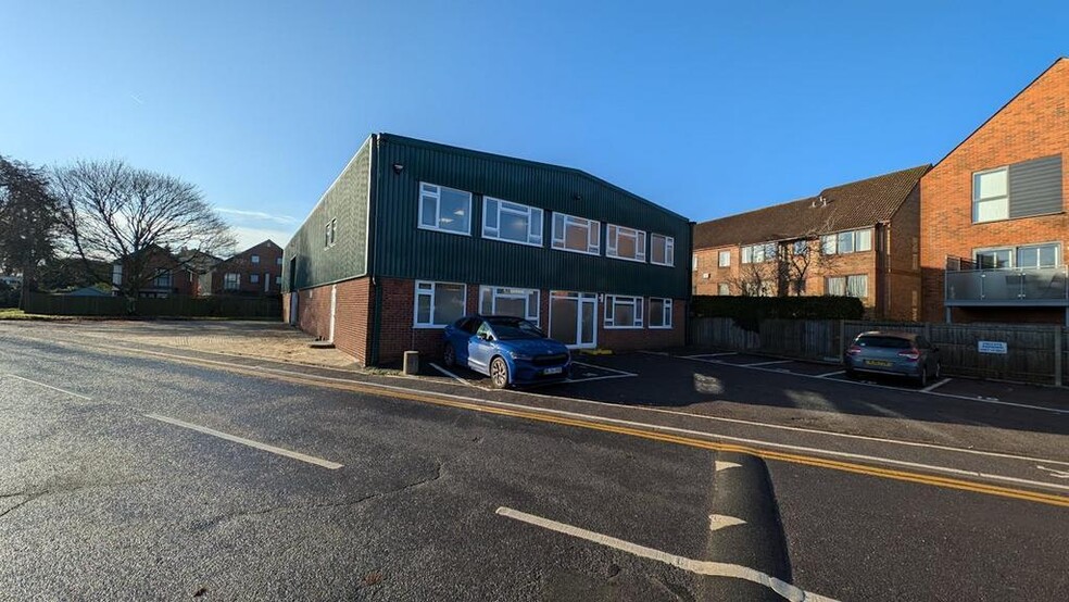 10-14 Southampton Rd, Ringwood for sale - Building Photo - Image 1 of 1