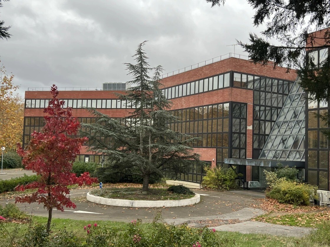 2 Boulevard Des Chênes, Guyancourt for lease Primary Photo- Image 1 of 4