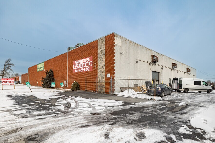 55 Kean St, West Babylon, NY for sale - Primary Photo - Image 1 of 1