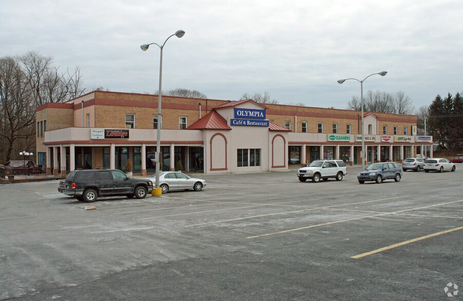 1051 County Line Rd, Huntingdon Valley, PA 19006