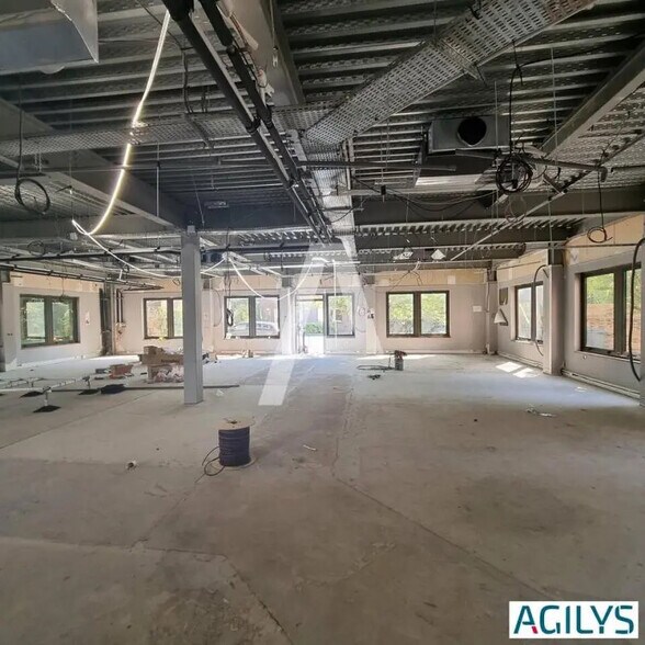 Flex in Orsay for lease - Interior Photo - Image 3 of 9