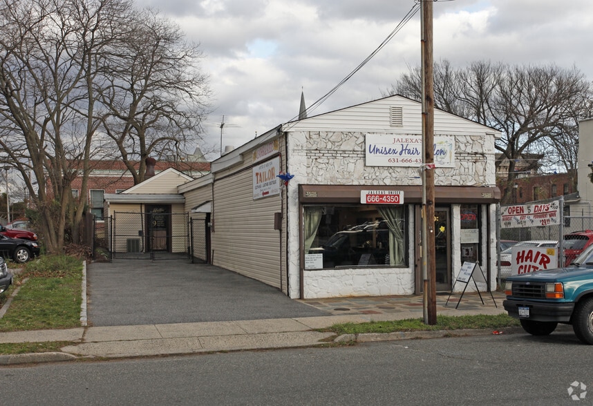 9 third Ave, Bay Shore, NY 11706