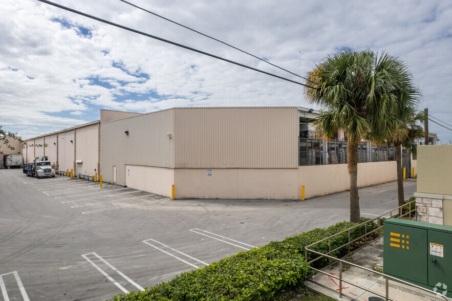 13501 S Dixie Hwy, Miami, FL for lease - Building Photo - Image 2 of 21