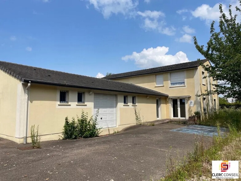 Industrial in Val-de-Reuil for lease - Building Photo - Image 1 of 17