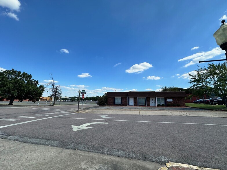 330 N 4th St, Muskogee, OK for sale - Building Photo - Image 3 of 20