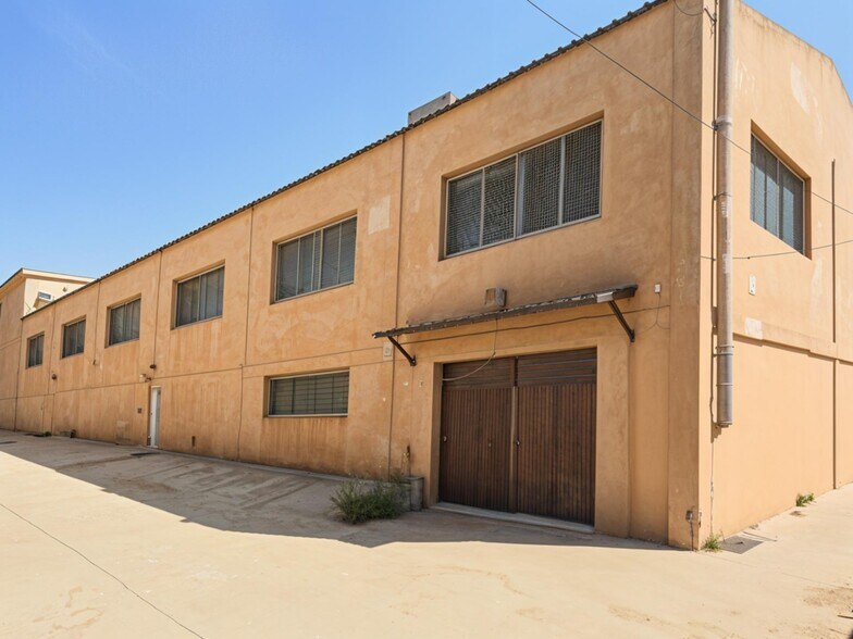 Industrial in Almansa for sale - Building Photo - Image 3 of 22