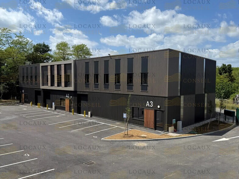 Flex in Les Mureaux for lease - Building Photo - Image 2 of 15