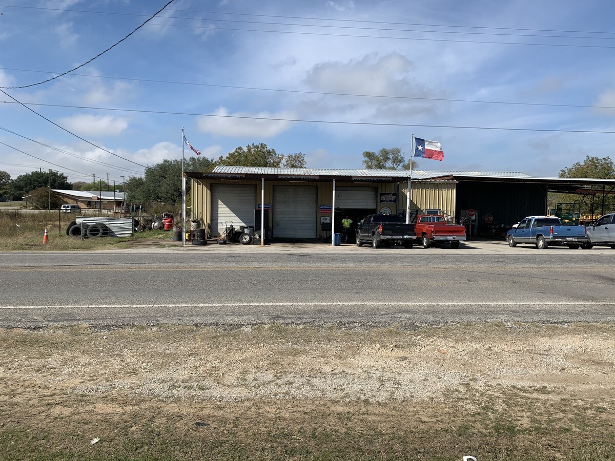 5701 N Fm 3465, Adkins, TX 78101