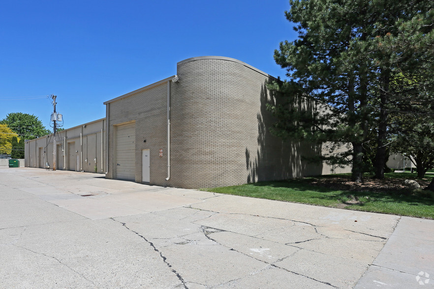 7515-7665 19 Mile Rd, Sterling Heights, MI for lease - Building Photo - Image 3 of 7