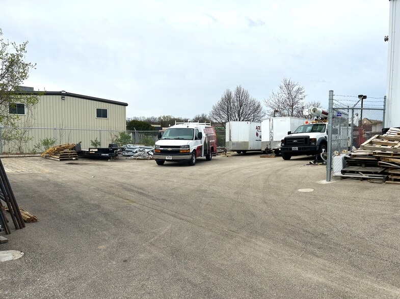 6909 Seybold Rd, Madison, WI for lease - Building Photo - Image 2 of 9