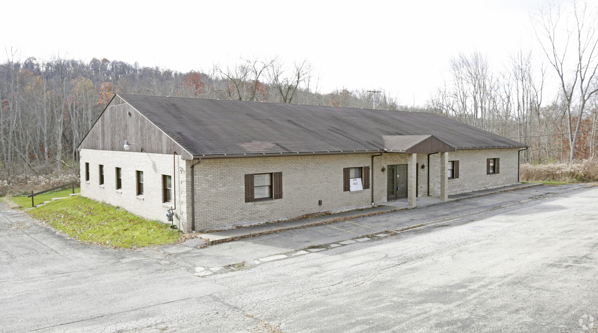 816 Finley Rd, Belle Vernon, PA for sale Primary Photo- Image 1 of 1