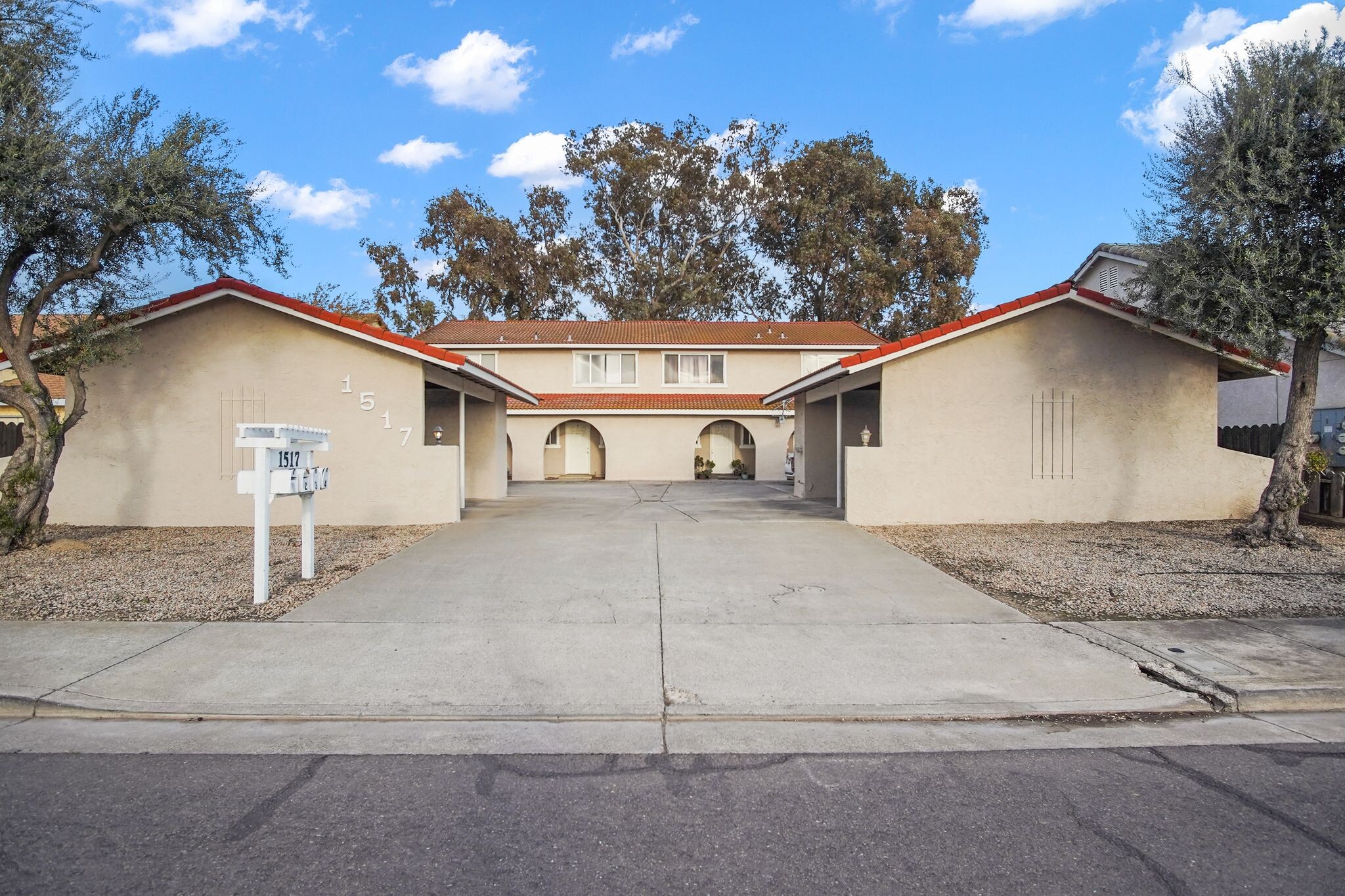 1517 Racquet Club Dr, Los Banos, CA for sale Primary Photo- Image 1 of 1