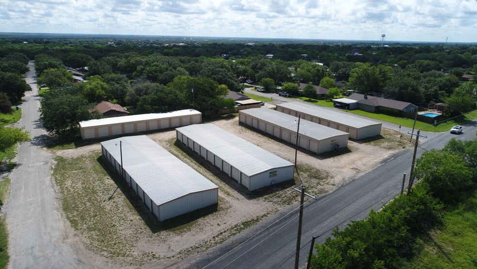 1102 Lagarto Rd, George West, TX for sale - Primary Photo - Image 1 of 1