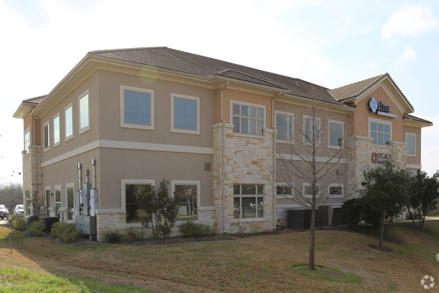 2 Spurs Ln, San Antonio, TX for sale - Building Photo - Image 3 of 15