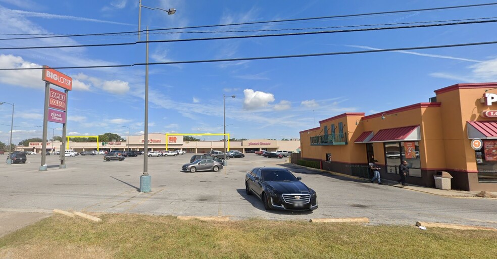 4900-5180 Twin City Hwy, Groves, TX for lease - Building Photo - Image 1 of 3