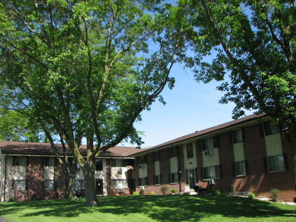 52745340 N Lovers Lane Rd, Milwaukee, WI 53225 Mayfair Apartments