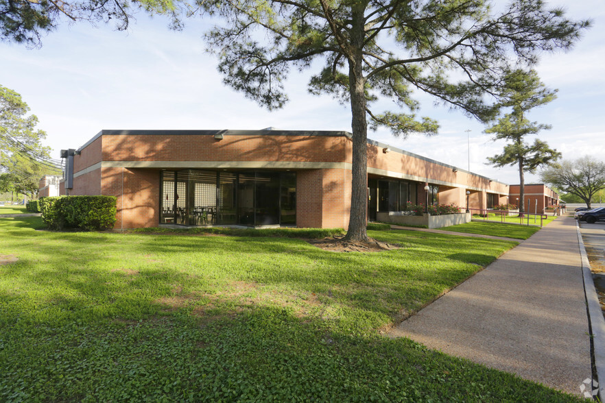 6801 Portwest Dr, Houston, TX for lease - Building Photo - Image 2 of 4