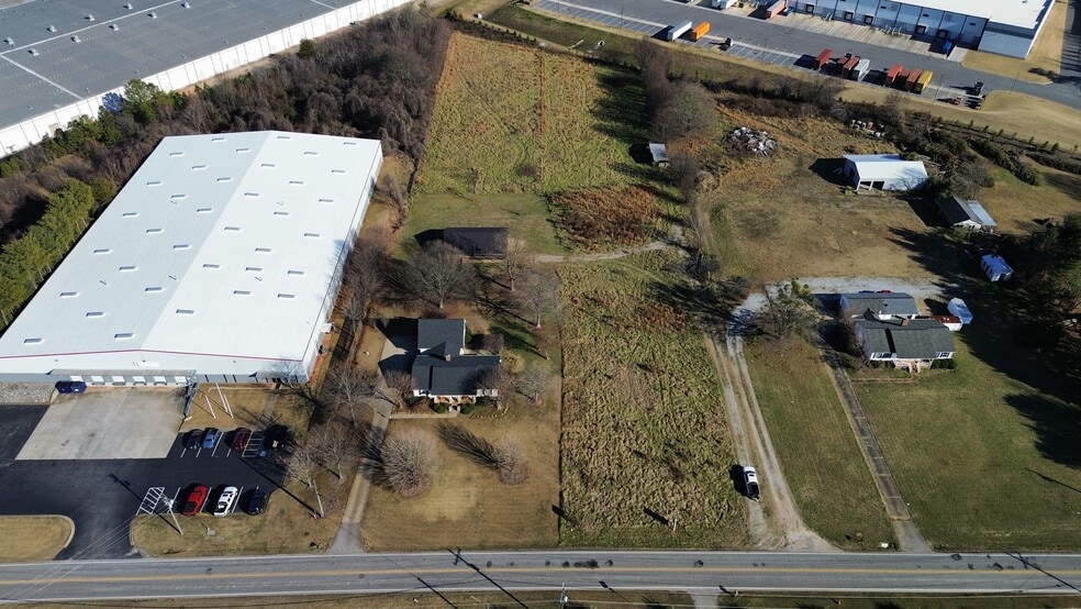 1271 Woods Chapel Road, Duncan, SC for lease - Building Photo - Image 2 of 5