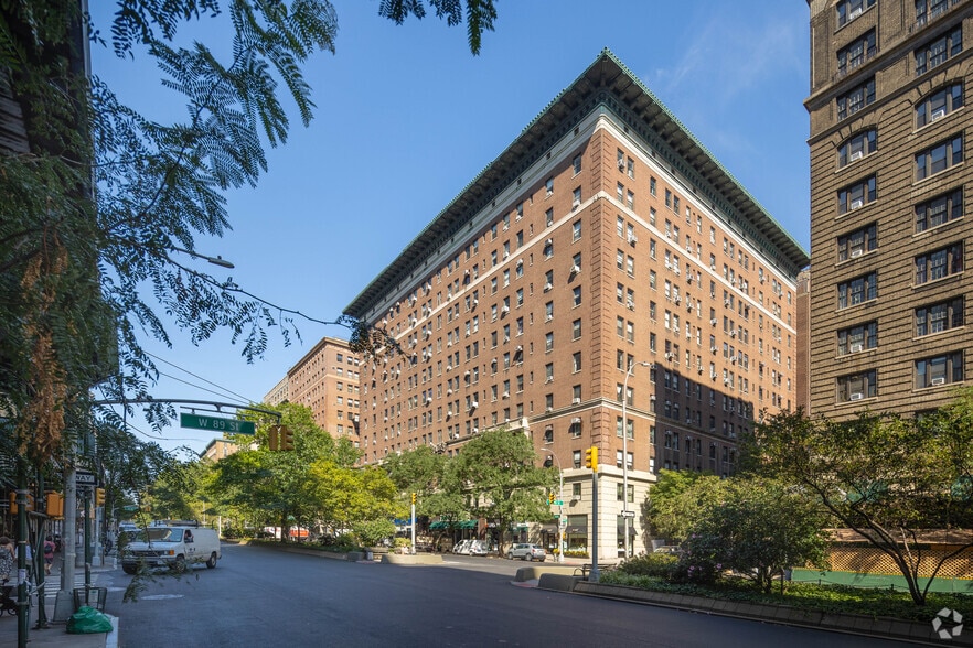 2420-2438 Broadway, New York, NY for lease - Primary Photo - Image 2 of 5