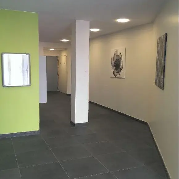 Office in Courbevoie for lease Lobby- Image 1 of 3