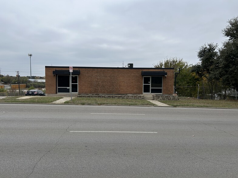 3120-3122 E Lancaster Ave, Fort Worth, TX for lease - Building Photo - Image 2 of 19