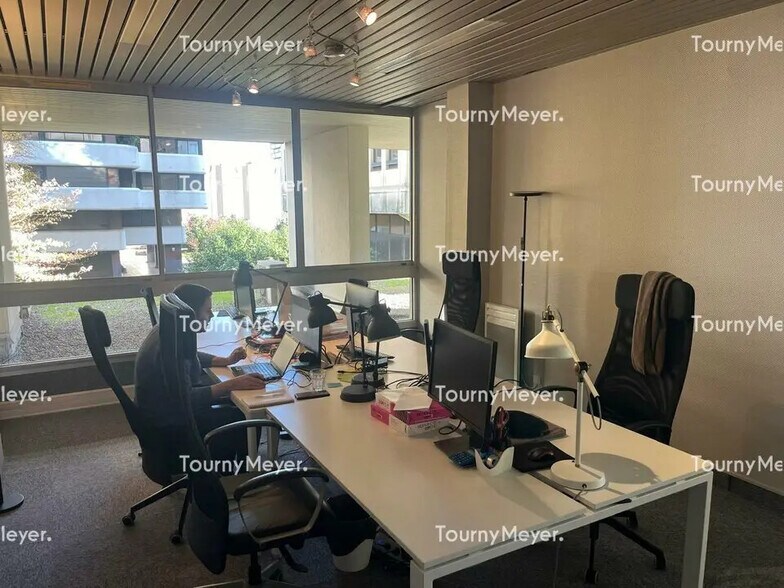 Office in Bordeaux for lease - Interior Photo - Image 3 of 8