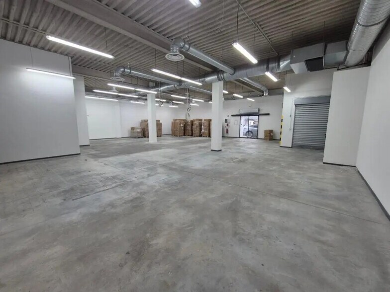 Office in Gonesse for lease - Interior Photo - Image 1 of 15