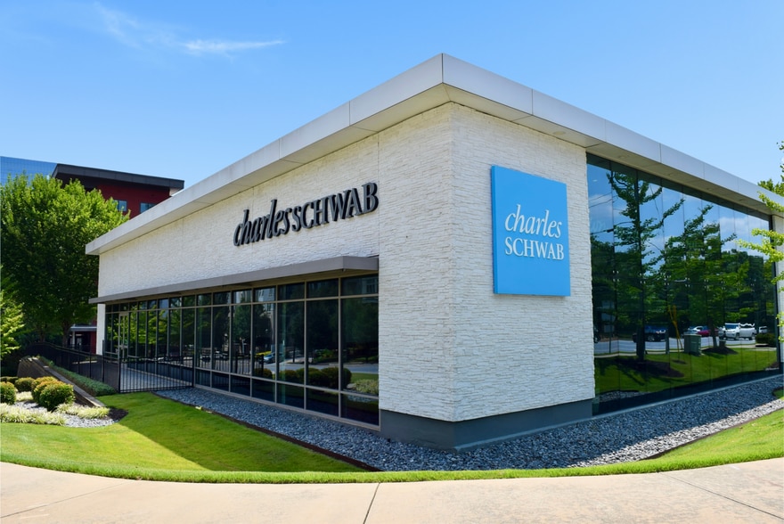 1105 Hammond Dr NE, Sandy Springs, GA for sale - Primary Photo - Image 1 of 8